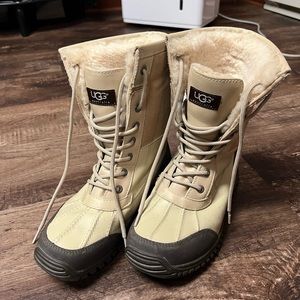 UGG Adirondack Beige Winter Snow Boots Women’s Size 9.5